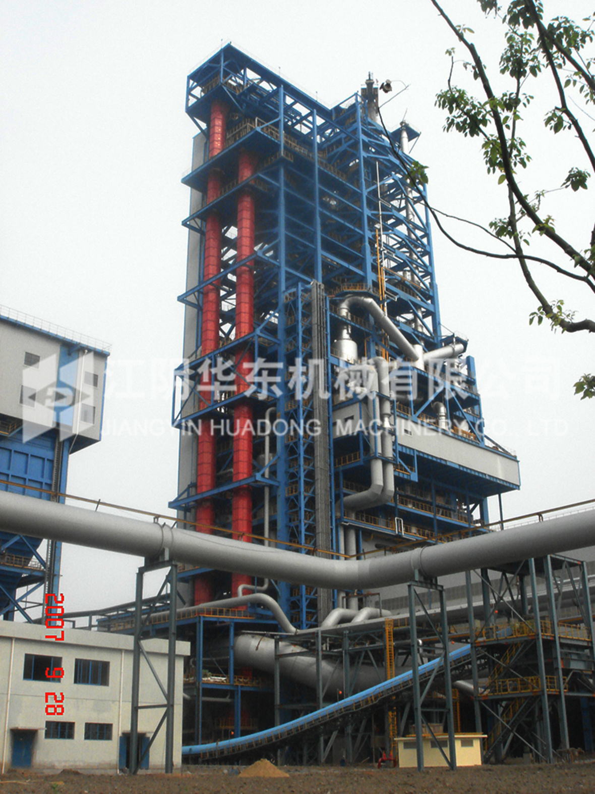 Vertical belt conveyor