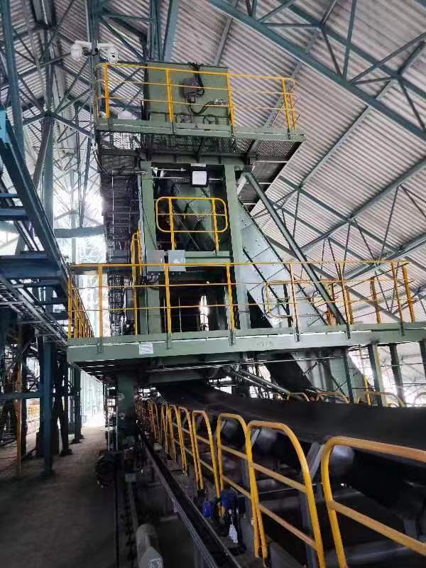 Environmental protection mine unloading truck